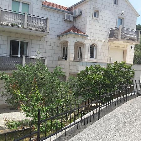 Apartments Nives Supetar Exterior foto