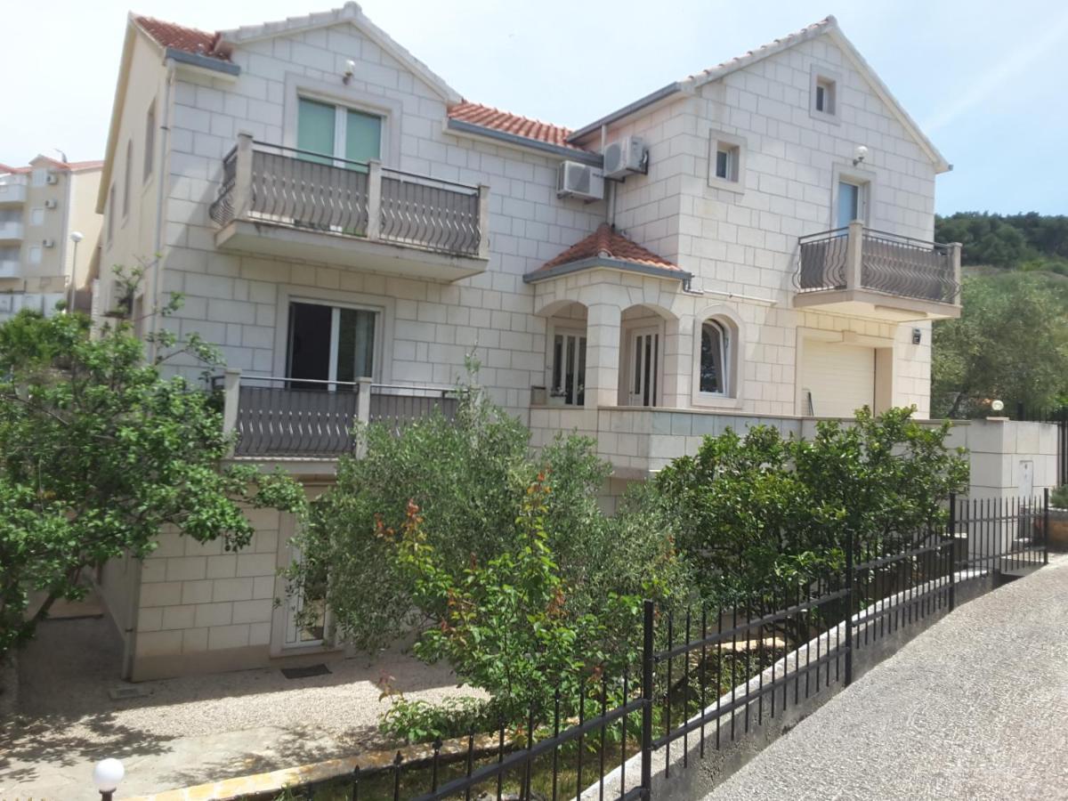 Apartments Nives Supetar Exterior foto