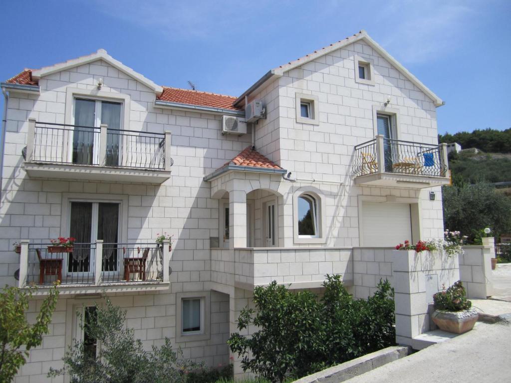 Apartments Nives Supetar Exterior foto