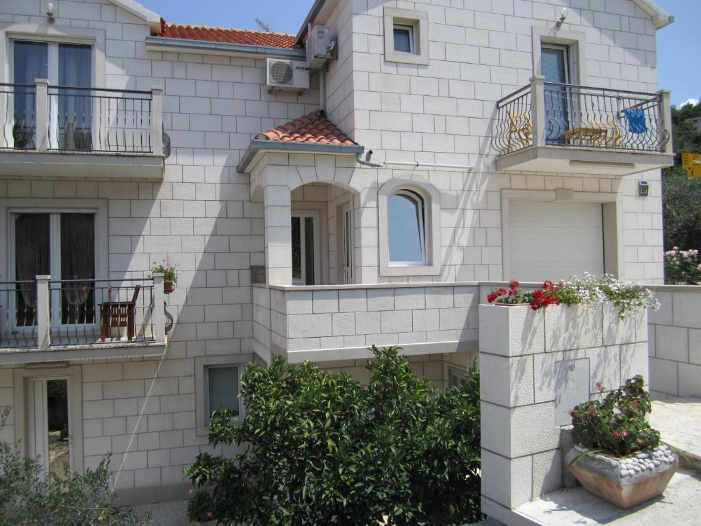 Apartments Nives Supetar Exterior foto