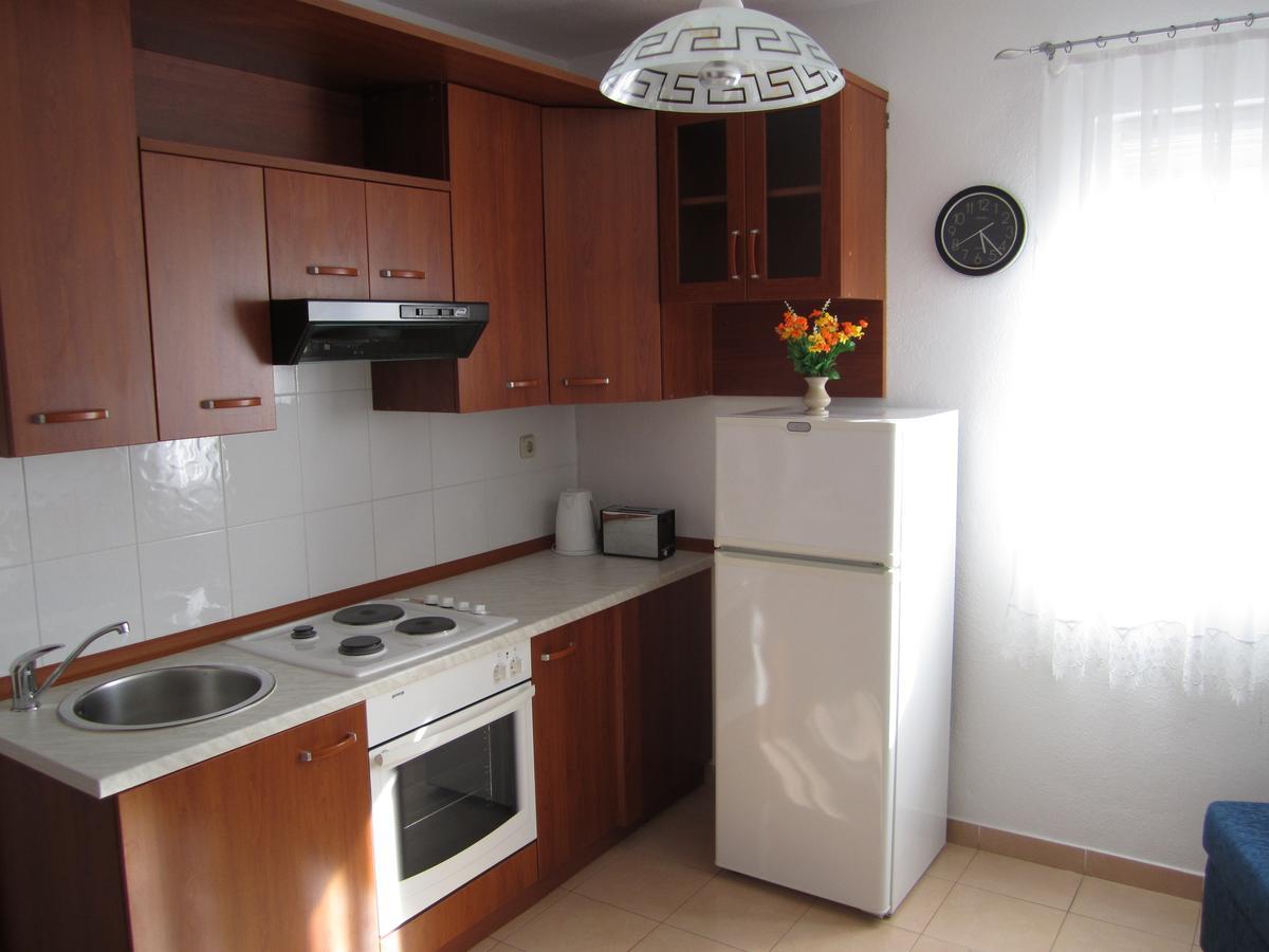 Apartments Nives Supetar Exterior foto