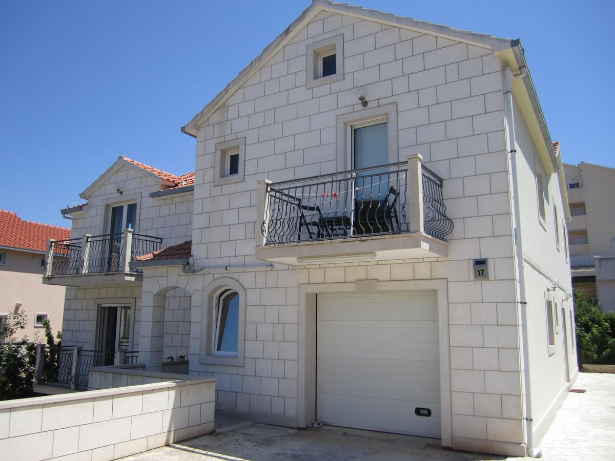 Apartments Nives Supetar Exterior foto