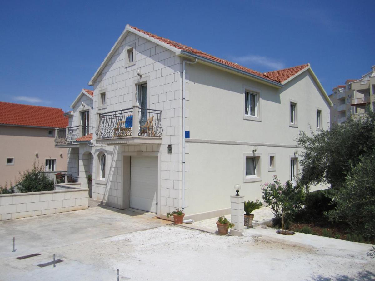 Apartments Nives Supetar Exterior foto